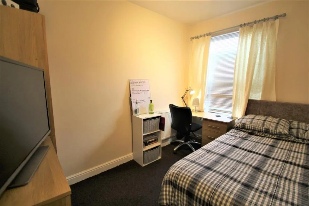 5 bedroom terraced house for rent