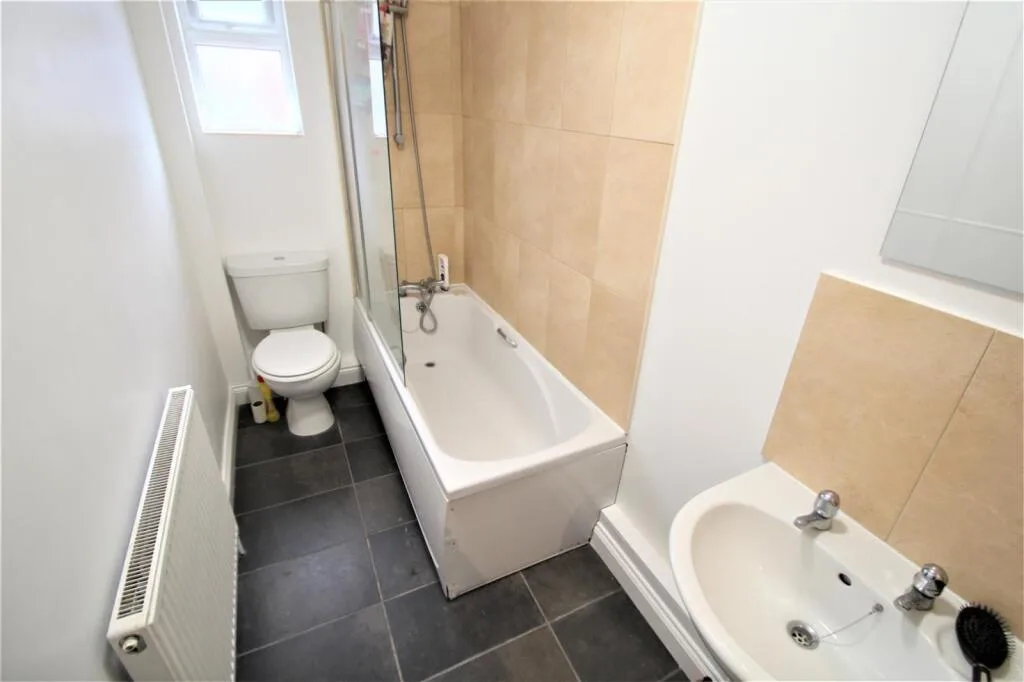 5 bedroom terraced house for rent