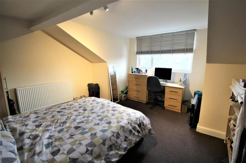 5 bedroom terraced house for rent