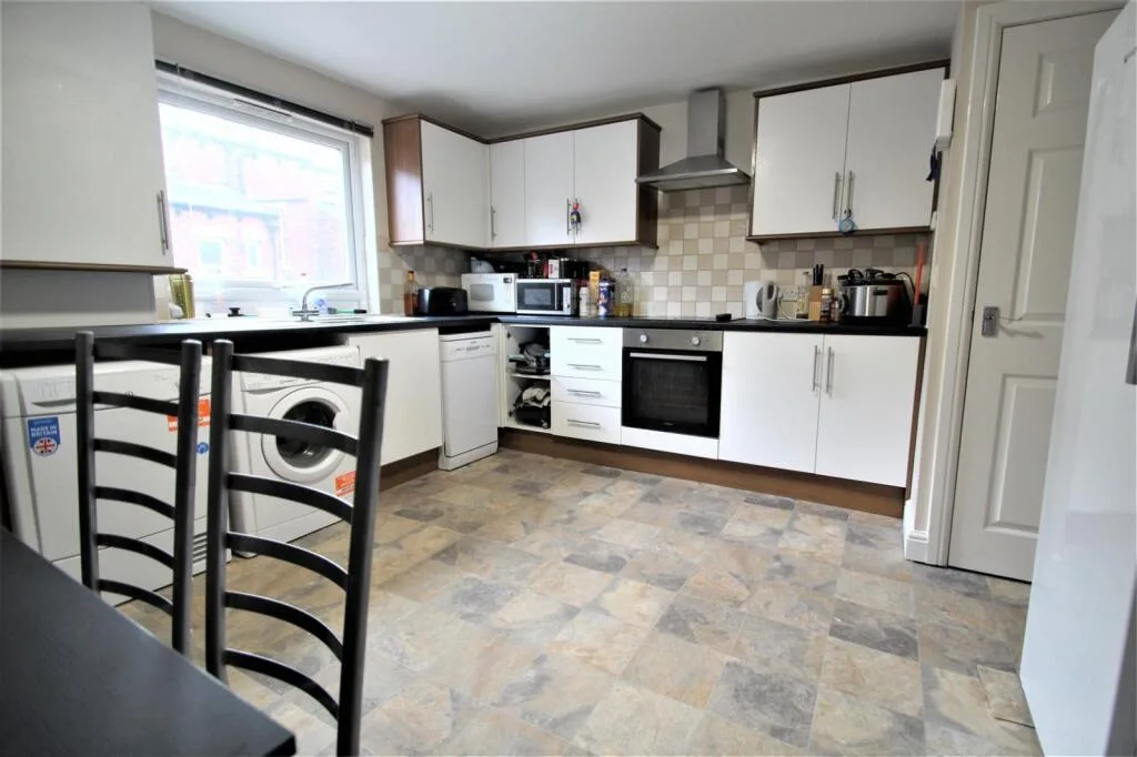 5 bedroom terraced house for rent