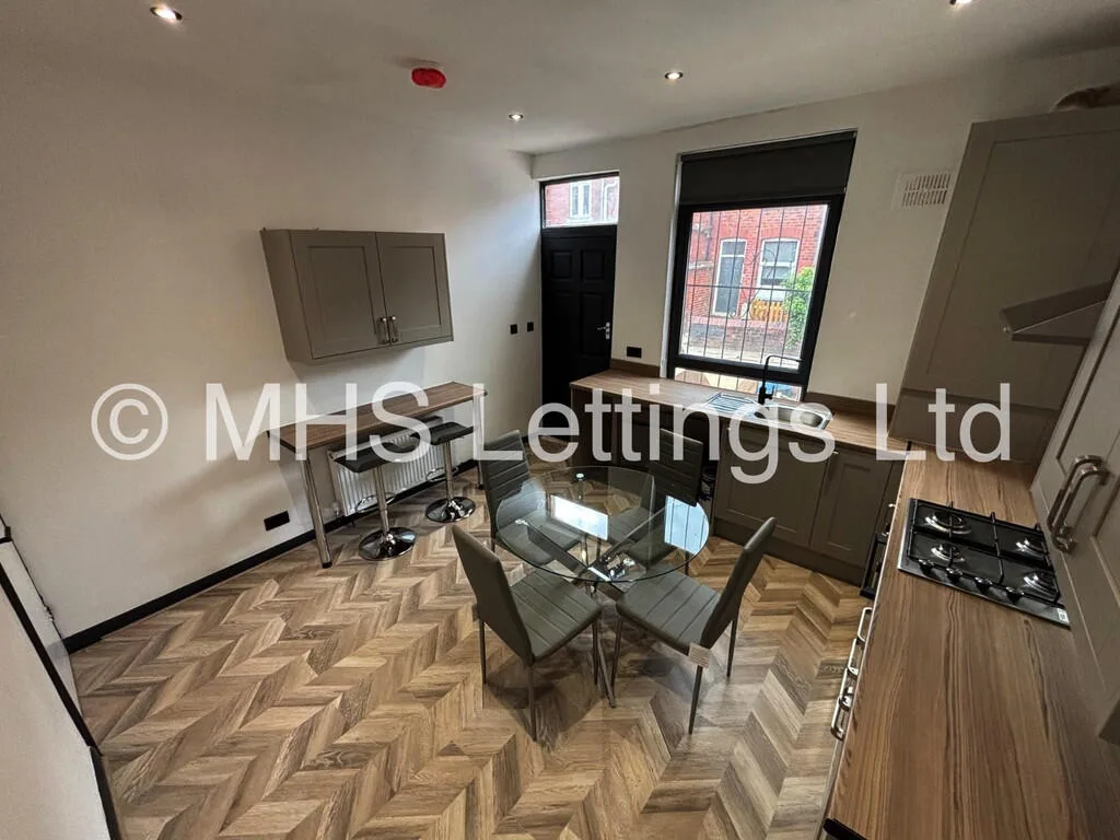 5 bedroom terraced house for rent
