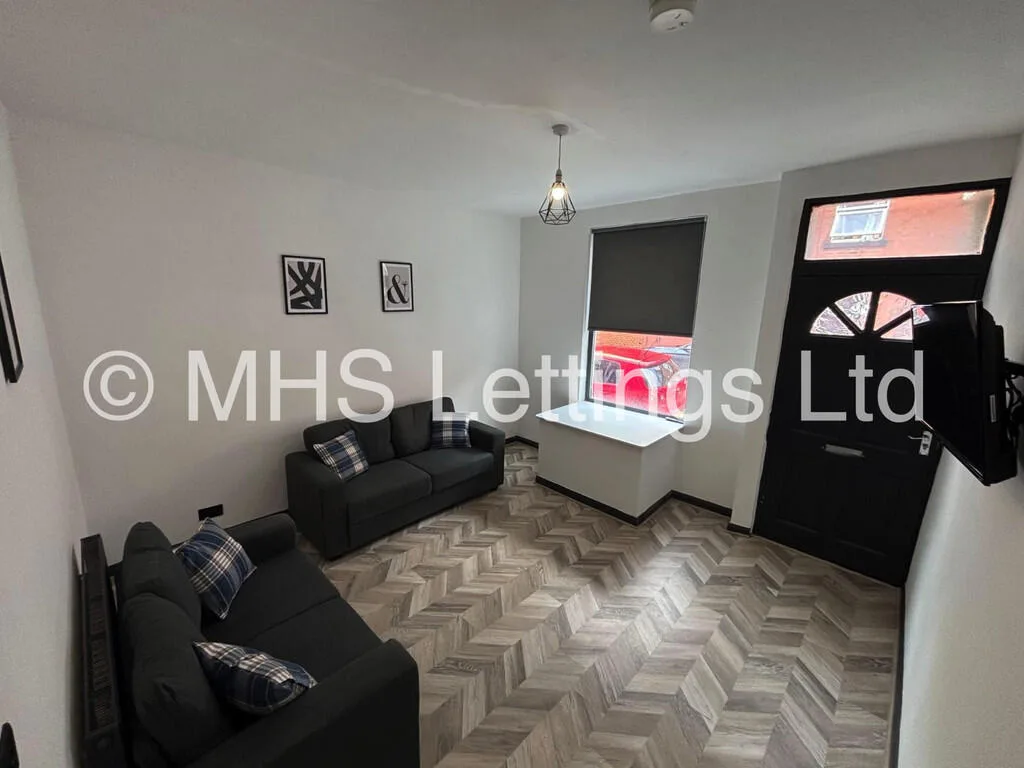 5 bedroom terraced house for rent