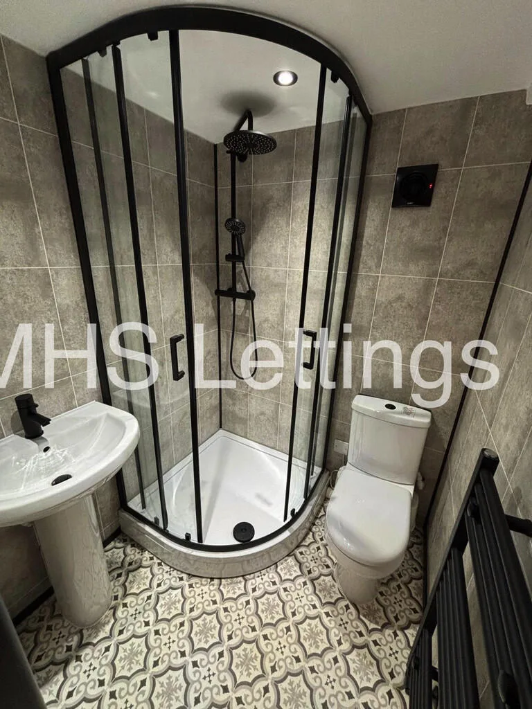 5 bedroom terraced house for rent