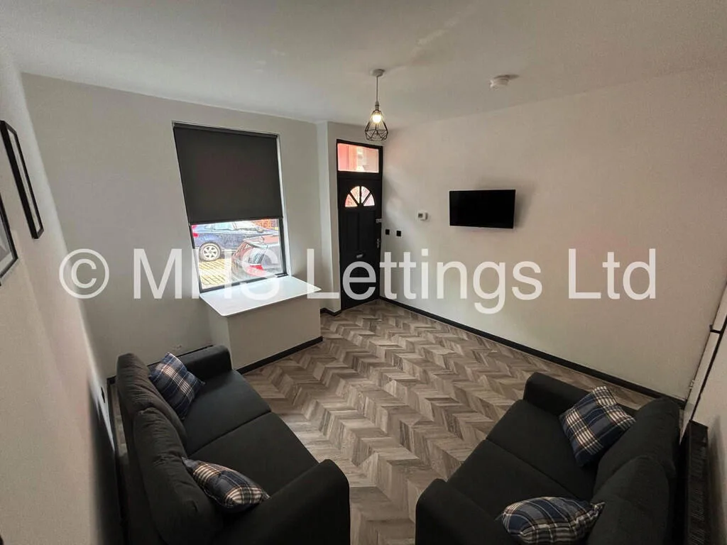 5 bedroom terraced house for rent