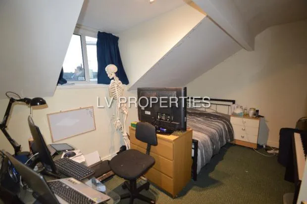 5 bedroom terraced house for rent