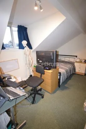 5 bedroom terraced house for rent