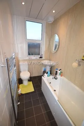5 bedroom terraced house for rent