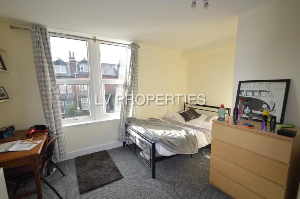 5 bedroom terraced house for rent