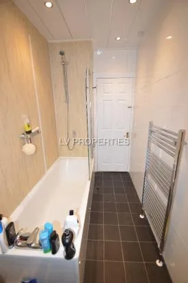 5 bedroom terraced house for rent