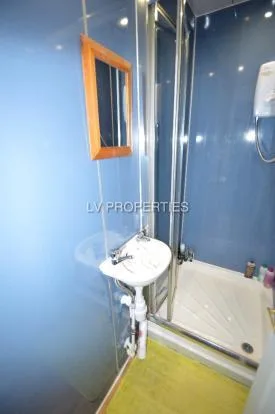 5 bedroom terraced house for rent