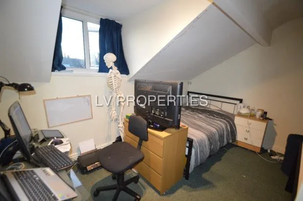 5 bedroom terraced house for rent