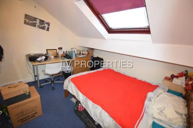 5 bedroom terraced house for rent