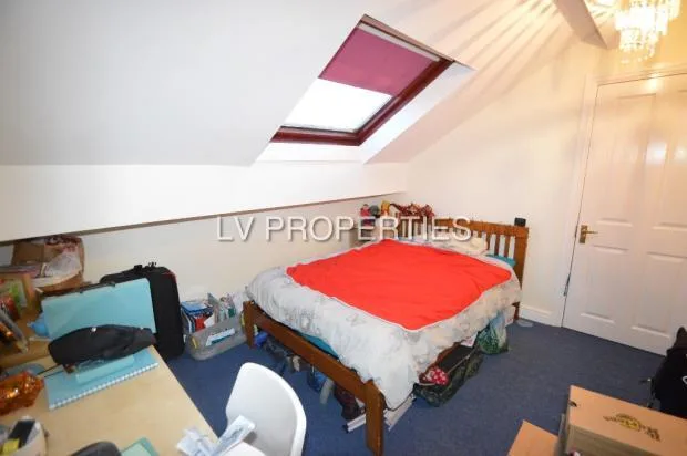 5 bedroom terraced house for rent