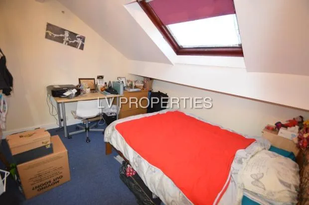 5 bedroom terraced house for rent