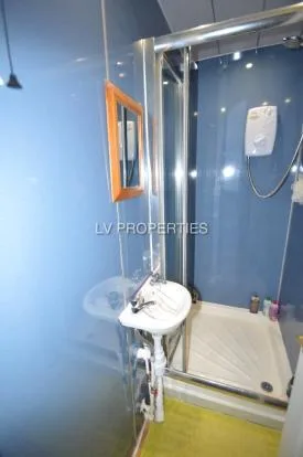 5 bedroom terraced house for rent