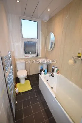 5 bedroom terraced house for rent