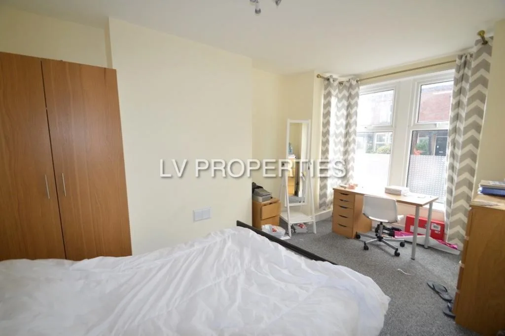5 bedroom terraced house for rent