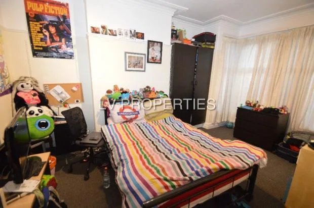 5 bedroom terraced house for rent