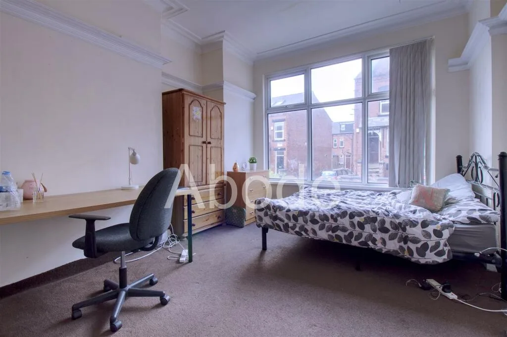 6 bedroom house for rent