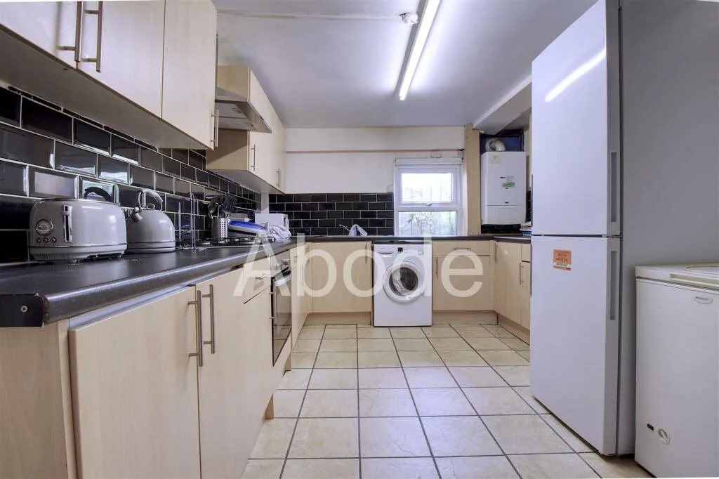 6 bedroom house for rent