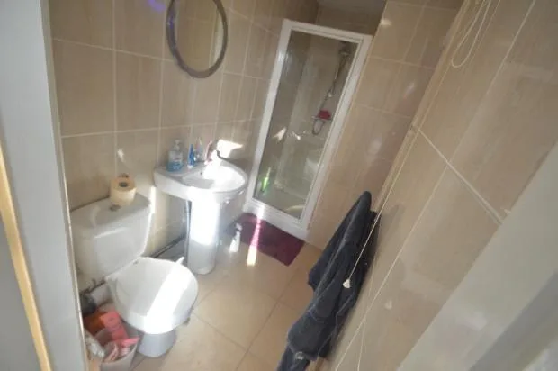 5 bedroom terraced house for rent