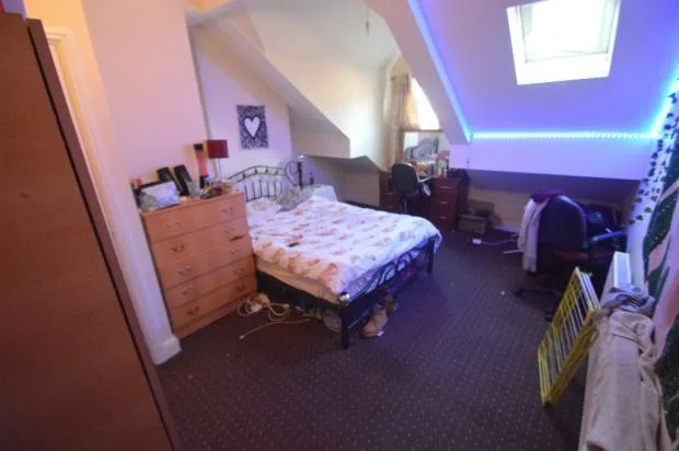 5 bedroom terraced house for rent