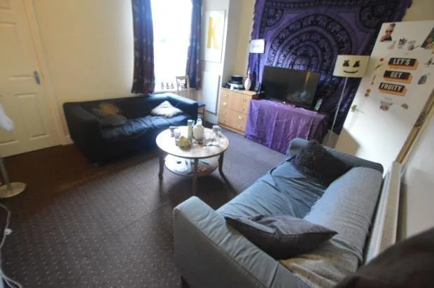 5 bedroom terraced house for rent