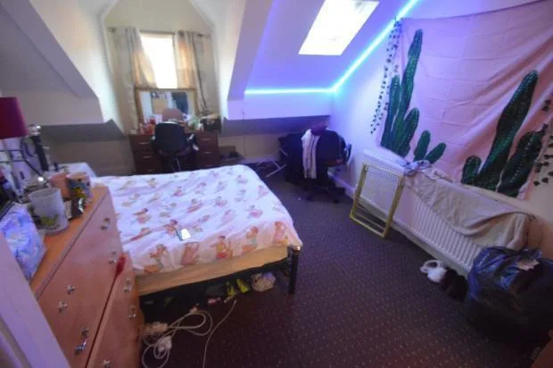 5 bedroom terraced house for rent