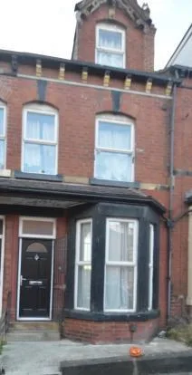 5 bedroom terraced house for rent