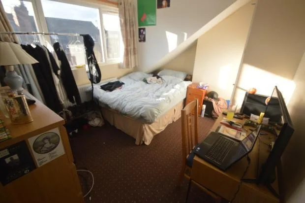 5 bedroom terraced house for rent