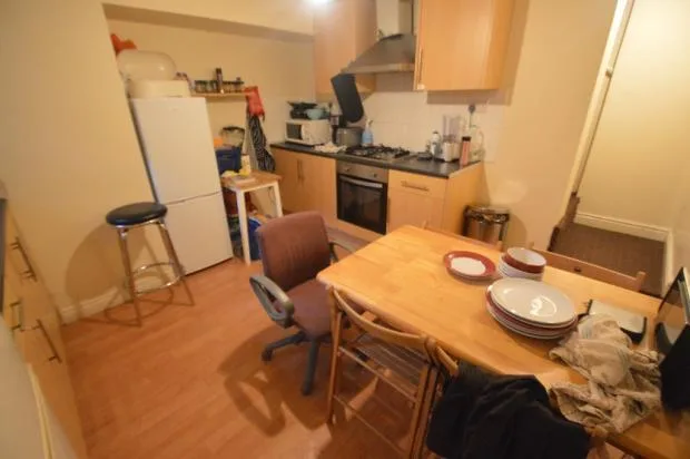 5 bedroom terraced house for rent