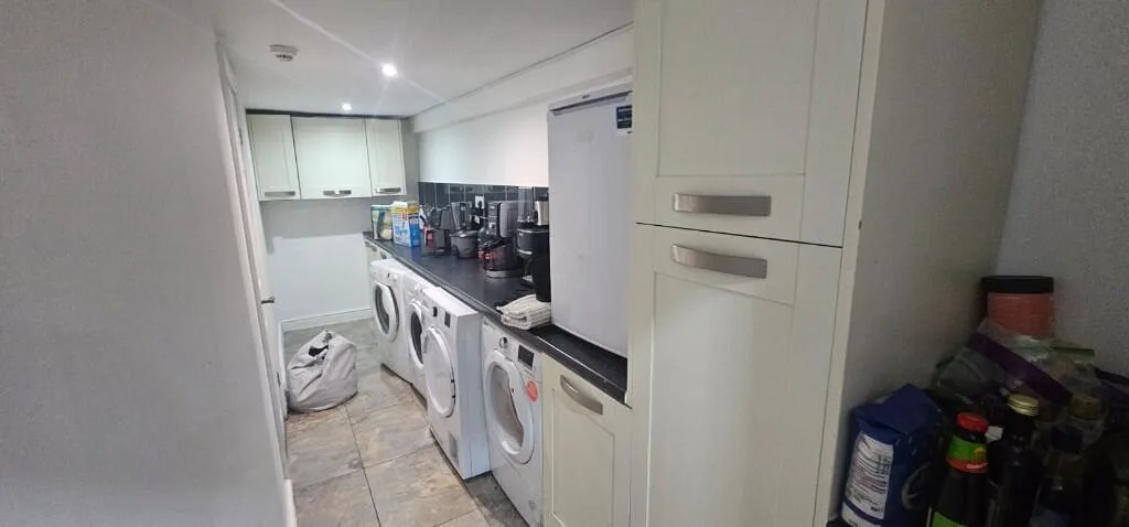 8 bedroom terraced house for rent