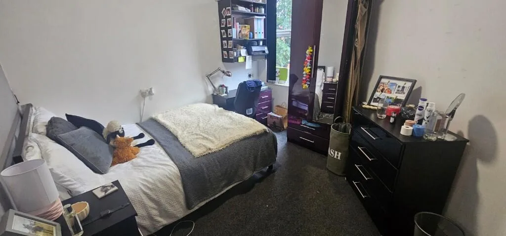 8 bedroom terraced house for rent