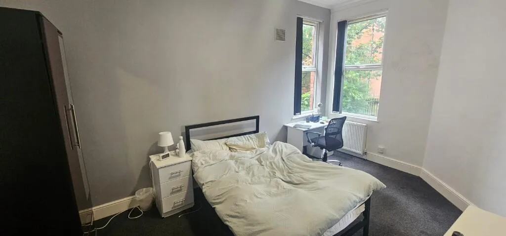 8 bedroom terraced house for rent