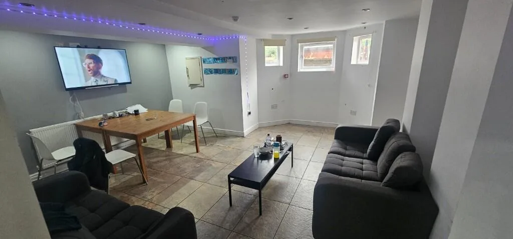 8 bedroom terraced house for rent