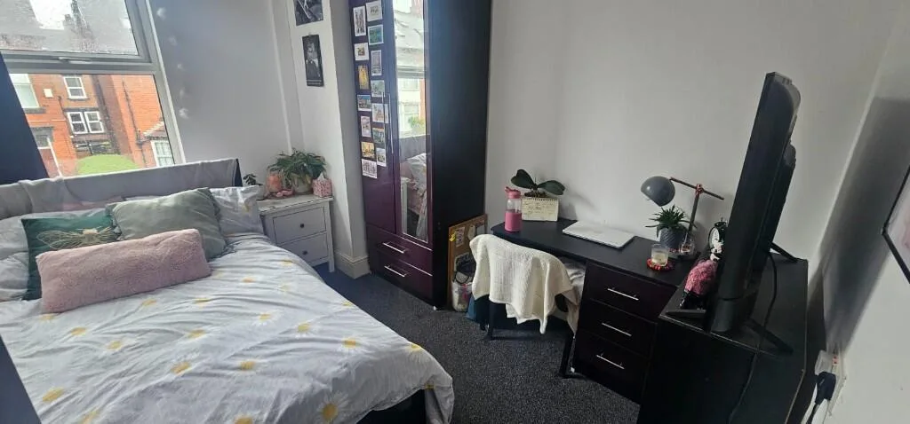 8 bedroom terraced house for rent