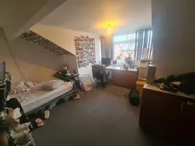 6 bedroom terraced house for rent