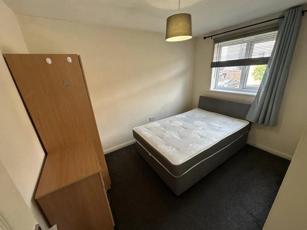 3 bedroom semi-detached house for rent