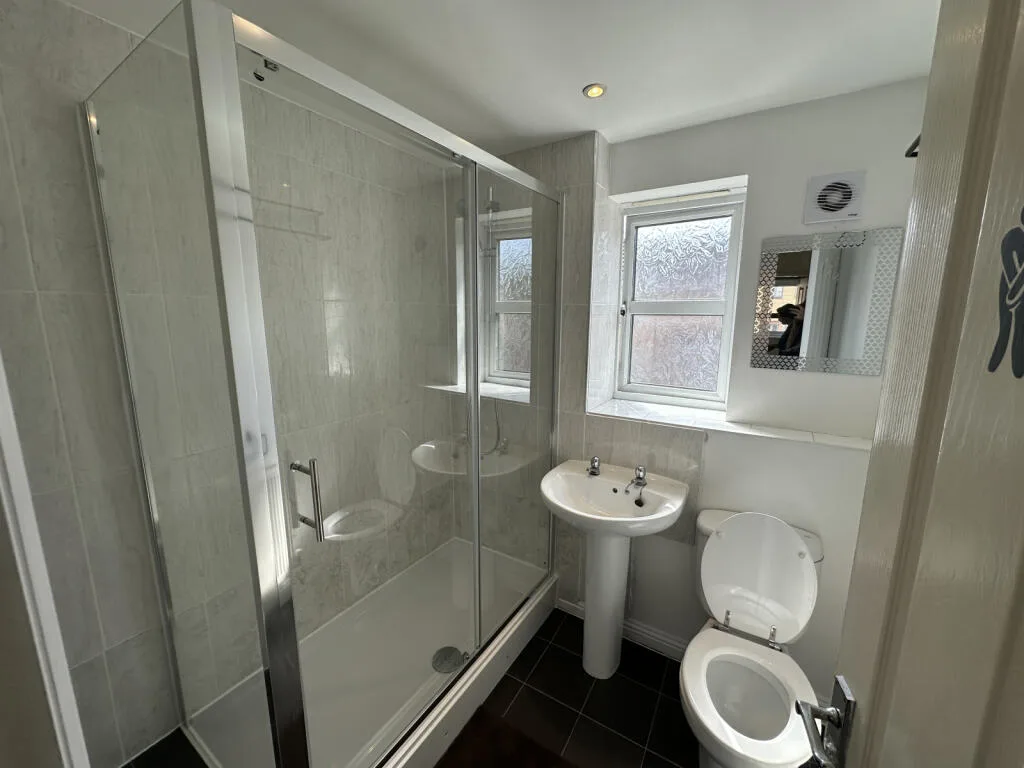 3 bedroom semi-detached house for rent