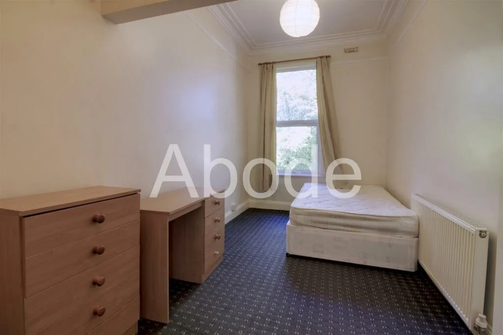 8 bedroom house for rent