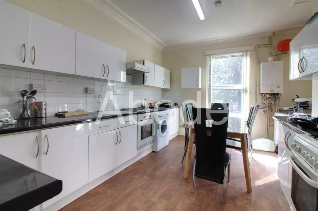 8 bedroom house for rent