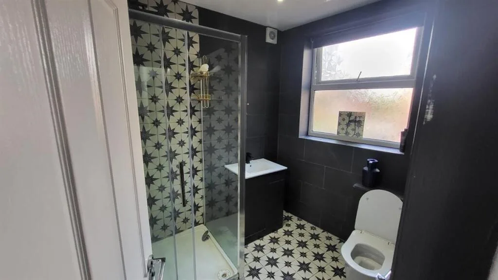 6 bedroom house for rent