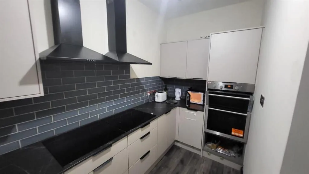 6 bedroom house for rent