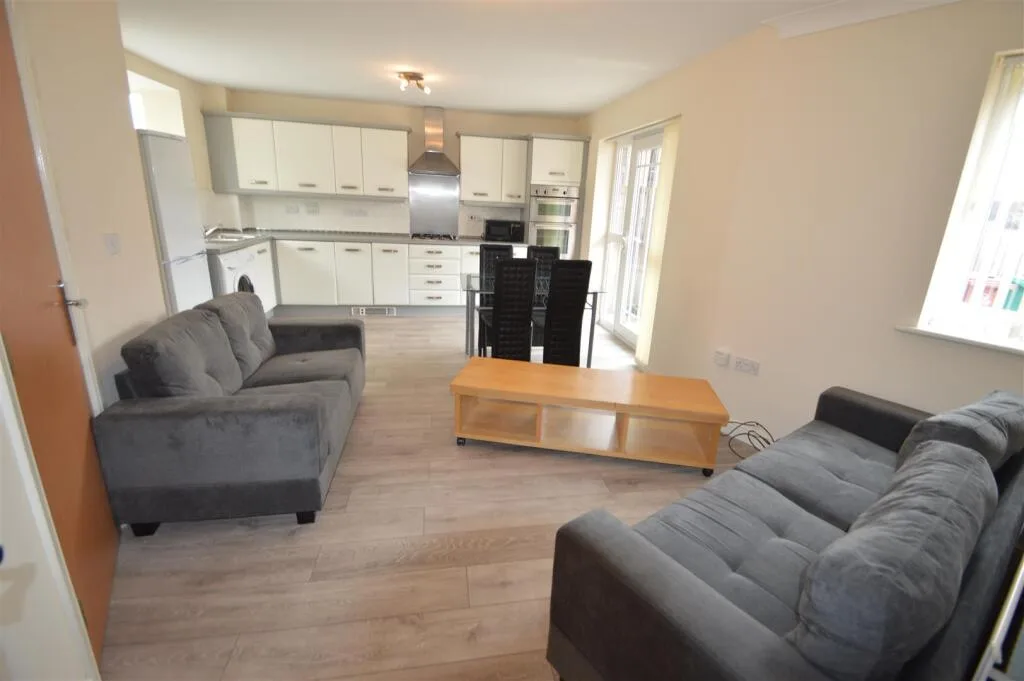 4 bedroom town house for rent