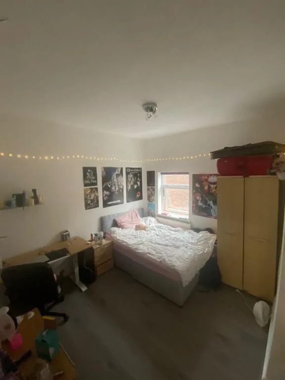 6 bedroom end of terrace house for rent