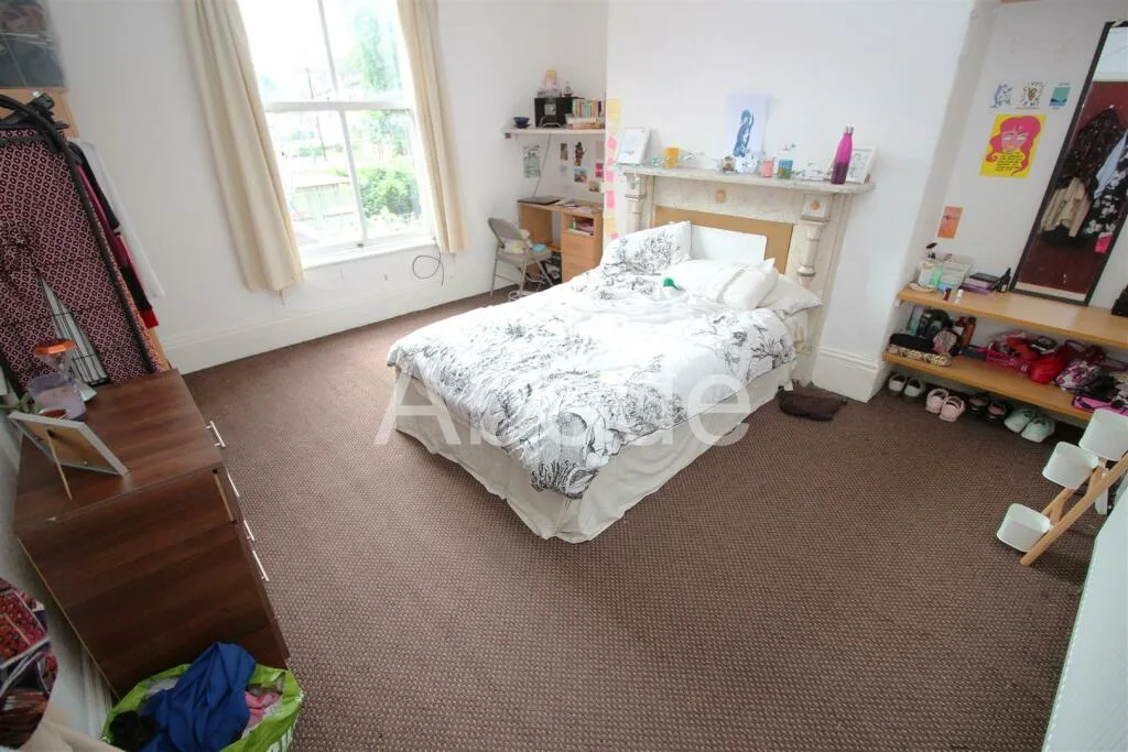 9 bedroom house for rent