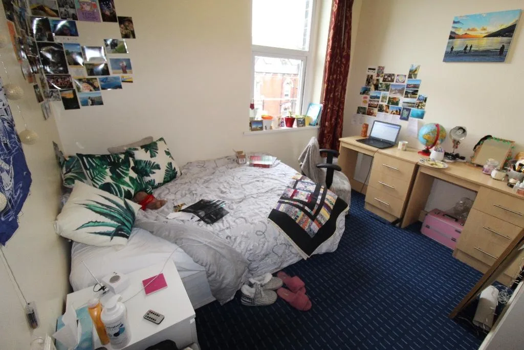 9 bedroom terraced house for rent