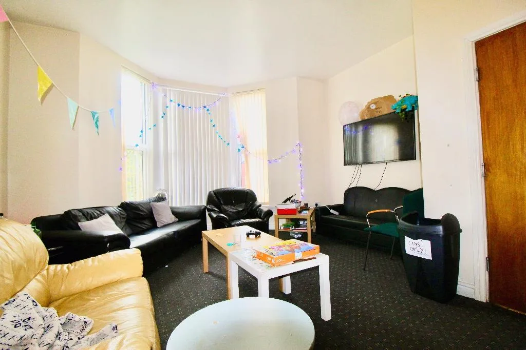 9 bedroom terraced house for rent