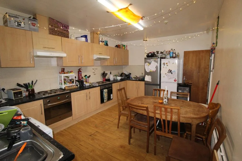 9 bedroom terraced house for rent