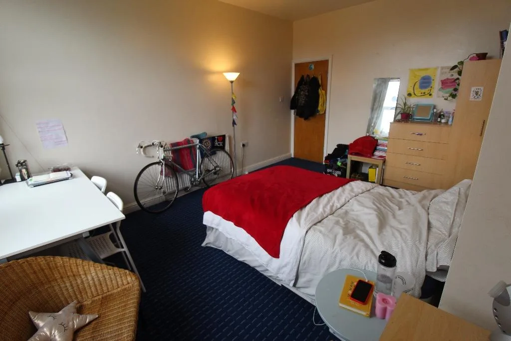 9 bedroom terraced house for rent